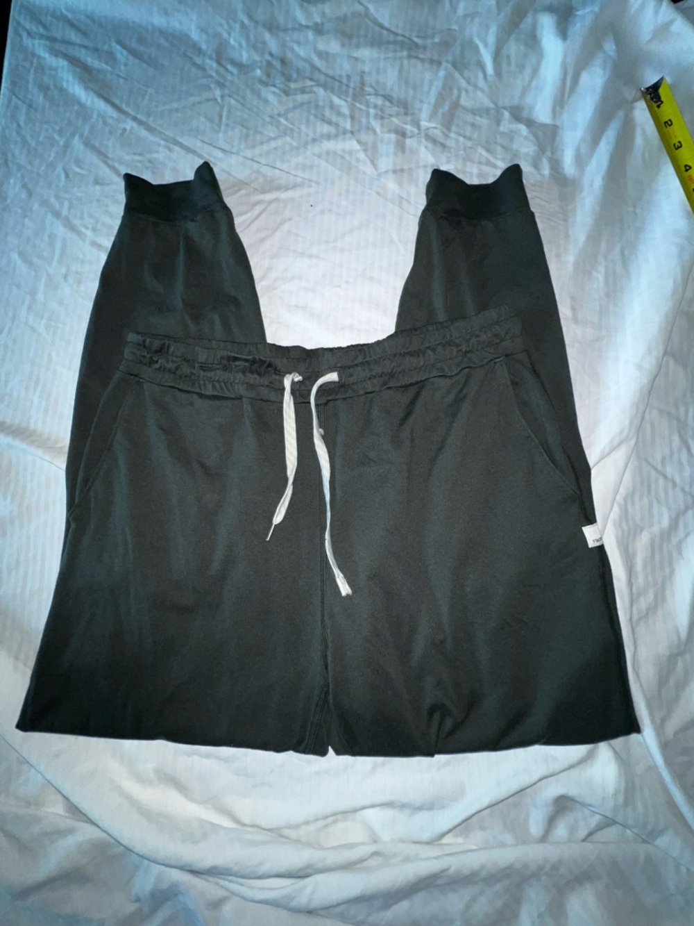 Vuori performance jogger pants size Medium women’s green